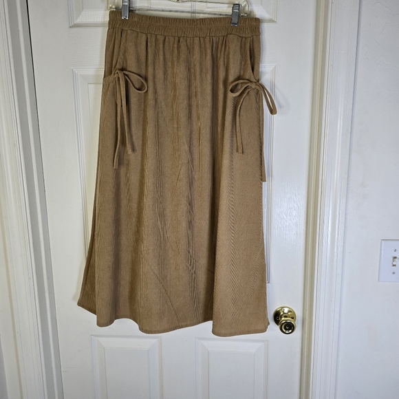 Source Unknown Dresses & Skirts - Elegant NWT Brown Aline Skirt‎ Side Pockets Bows Womens L